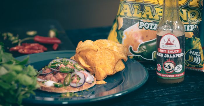 Rieskaa ja lohi-karpalo-ceviche Rieskaa ja lohi-karpalo-ceviche