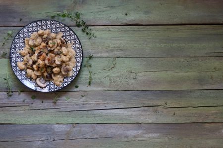 Kermainen herkkusienikastike gnoccheille